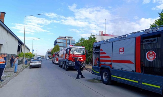 İzmir'de tekstil fabrikasındaki yangın söndürüldü