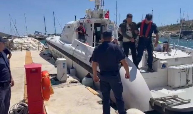 İzmir'de yelkenli tekne ile yurt dışına kaçmaya çalışan 10 FETÖ'cü yakalandı