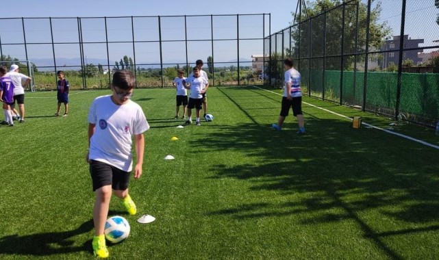 Şehzadeler'de futbol kursu kayıtları başladı