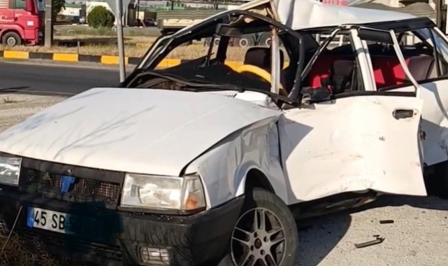 TIR ile otomobil çarpıştı: 2 yaralı