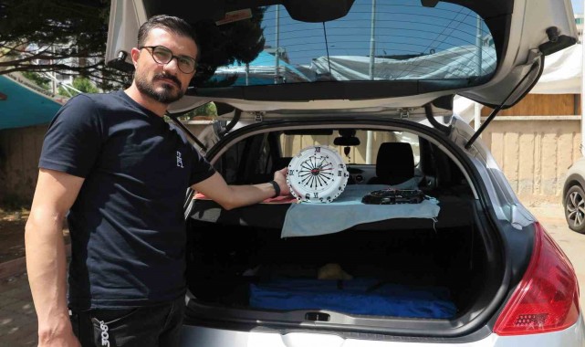 Atık baskı balatalarını saat olarak geri dönüştürüyor
