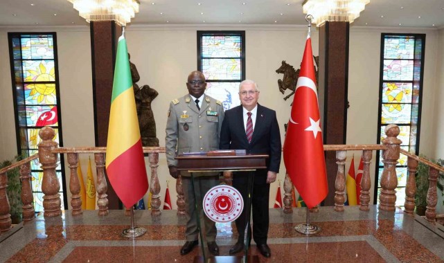 Bakan Güler, Mali Kara Kuvvetleri Komutanı Samake'yi kabul etti