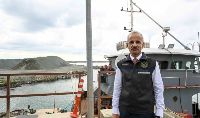 Bakan Uraloğlu: "2023 yılından bugüne kadar toplam 5 milyon 960 bin metreküp deniz dibi tarama faaliyeti gerçekleştirdik"