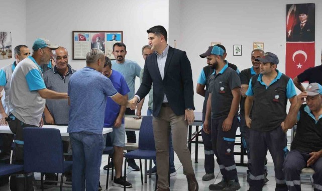 Başkan Adıgüzel: "Bayram gününde Ataşehirimize hizmet eden ve emek harcayan tüm çalışanlarımızı takdir ediyorum"