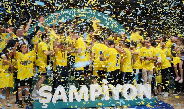 Basketbol Süper Ligi'nde şampiyon Fenerbahçe Beko kupasını aldı
