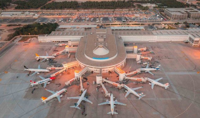 Bayram tatilinde havalimanlarında 7 milyon 916 bin 726 yolcu hizmet aldı