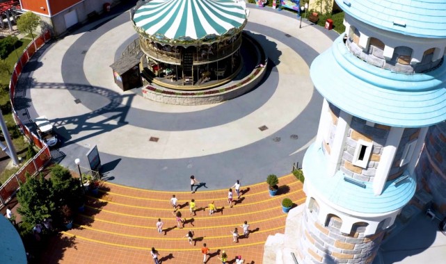 Çocuklar Bayramın tadını yine Vialand'da çıkardı