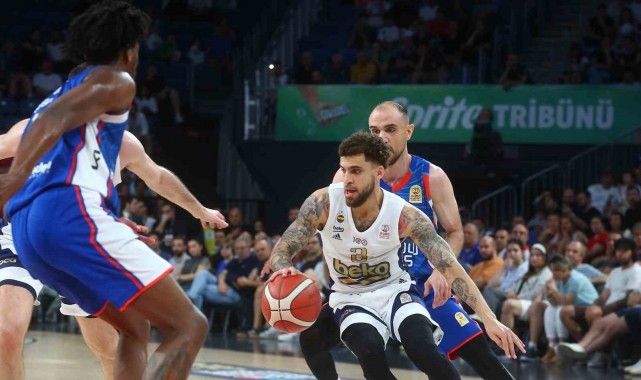 Fenerbahçe, Efes'i farklı yenerek final serisinde durumu 2-0 yaptı