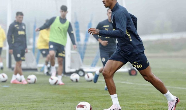 Fenerbahçe, günü çift idmanla tamamladı