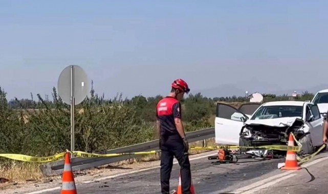 İzmir'deki trafik kazasında karı-koca öldü, iki çocuk yetim kaldı