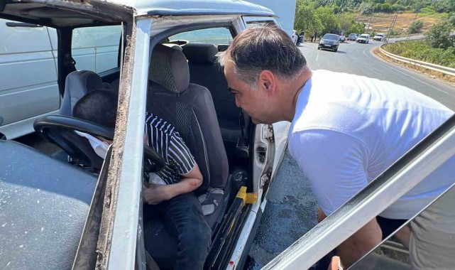 Kahraman doktor kaza yerinde durup yaralılara ilk müdahaleyi yaptı