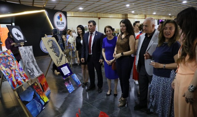 Manisa'da el emeği ürünler sergilendi
