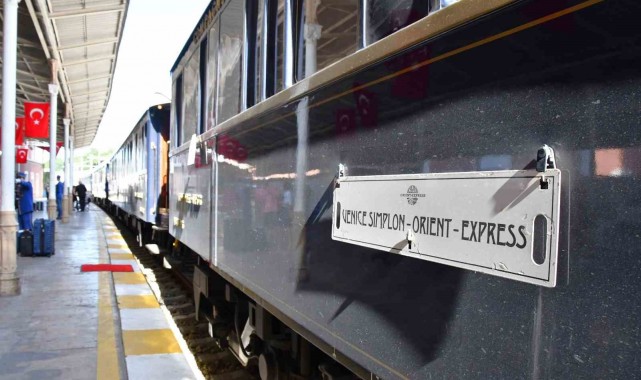 "Orient Express" İstanbul'da mehterle karşılandı