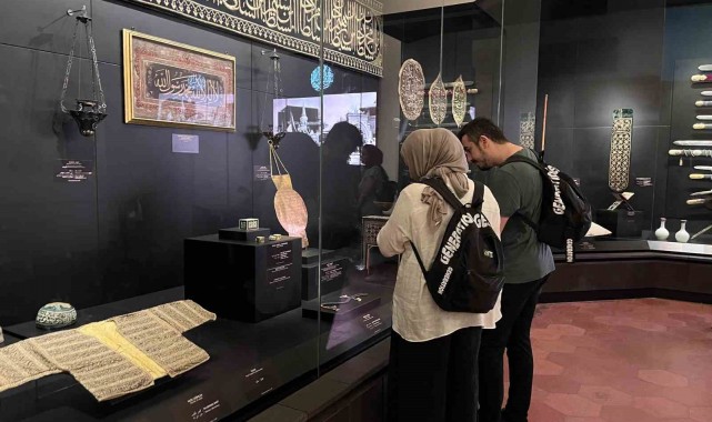 Topkapı Sarayı'nın kapıları ilk kez gece ziyaretlerine açıldı