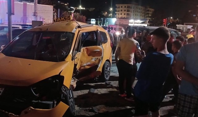 Turgutlu'da kaza: 3 yaşındaki bebek öldü, 5 kişi yaralandı