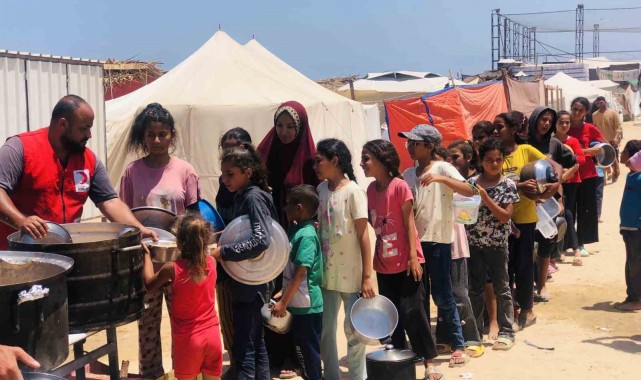 Türk Kızılay Gazze'deki aşevi kapasitesini günlük 15 bin kişilik sıcak yemeğe çıkardı