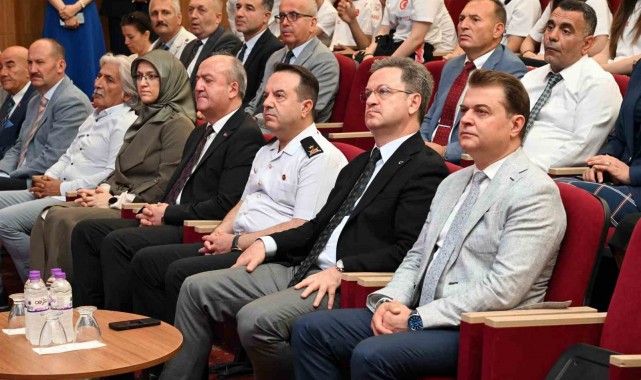 Vali Ünlü, Manisa'nın İncileri Türkiye'nin Birincileri ödül törenine katıldı