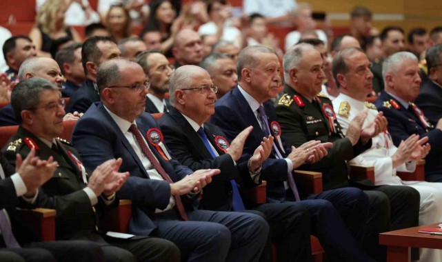 Bakan Güler ve beraberindeki TSK komuta kademesi Cumhurbaşkanı Erdoğan'ı karşıladı