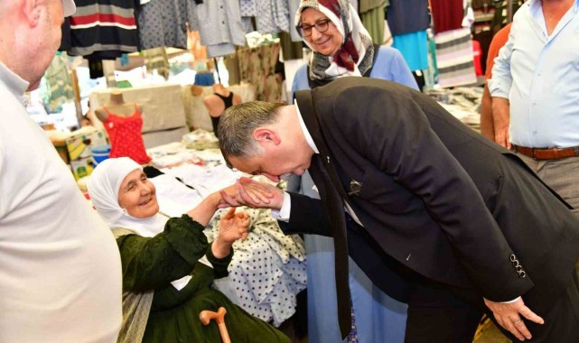 Başkan Balaban, Laleli pazar yerinde esnaf ve vatandaşı dinledi