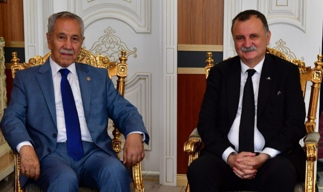 Bülent Arınç'tan CHP'li Belediye Başkanı Balaban'a ziyaret