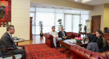 CHP Genel Başkanı Özel, Saniye Ateş ile görüştü