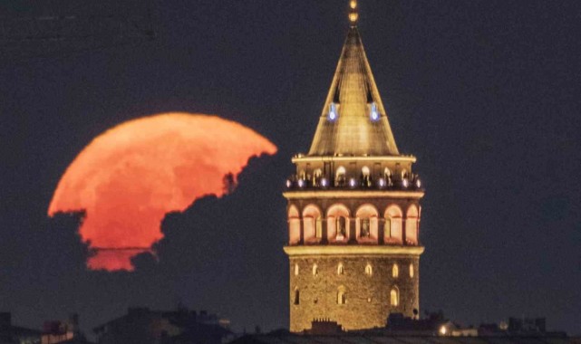 Dolunay İle Galata kulesi buluştu