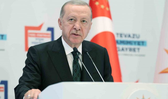 Erdoğan: "Toplumda yabancı düşmanlığını ve sığınmacı nefretini körükleyerek hiçbir yere varılamaz"