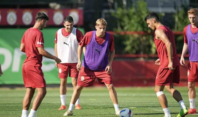 Galatasaray, yeni sezon hazırlıklarını Florya'da sürdürüyor
