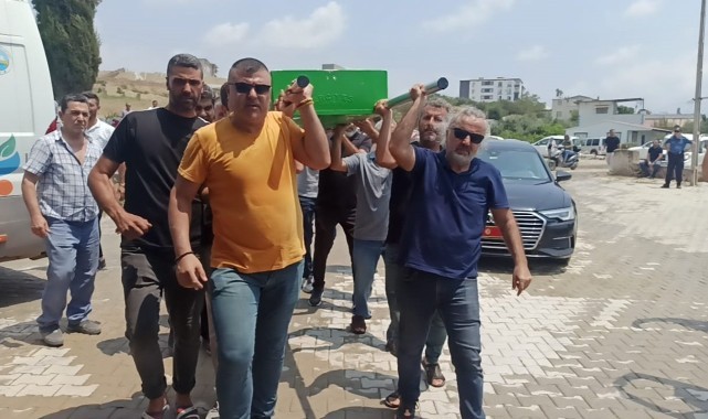 İzmir'de yoldaki elektrik akımına kapılarak ölen Özge Ceren, son yolculuğuna uğurlandı