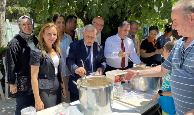 Manisa'da 5 noktada aşure dağıtıldı
