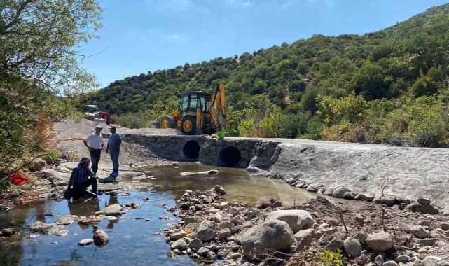 Manisa'da arazi yollarında ulaşım kolaylaşıyor