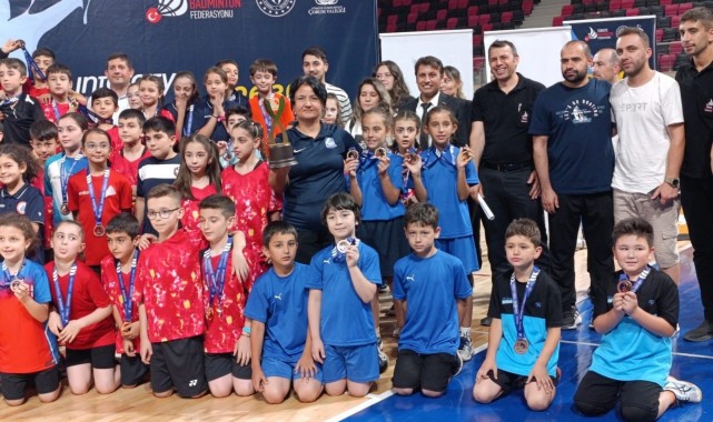 Manisalı badmintoncular Türkiye Şampiyonası'na damga vurdu