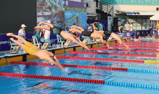 Uzun Kulvar Yüzme Şampiyonası Manisa’da Başladı
