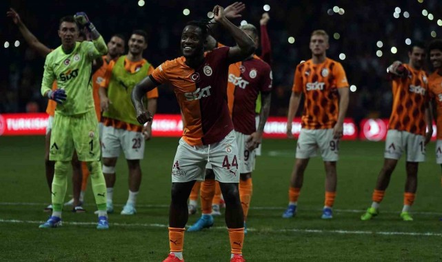 Galatasaray'da sezonun ilk üçlüsü Batshuayi'den