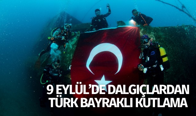 9 Eylül'de dalgıçlardan su altında Türk bayraklı kutlama