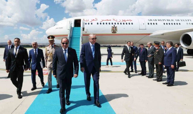 Erdoğan, Mısır Cumhurbaşkanı Sisi'yi resmi törenle karşıladı