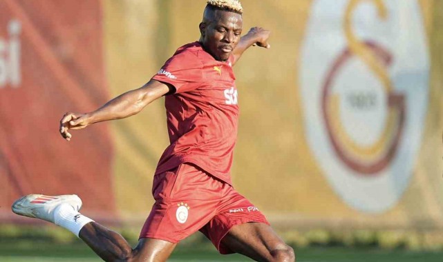 Galatasaray'da Victor Osimhen ilk antrenmanına çıktı