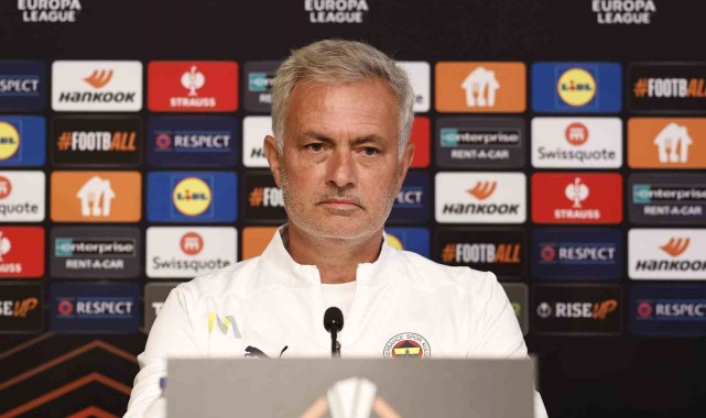 Jose Mourinho: "24 yıllık futbol kariyerimde hiçbir zaman basın toplantısından kaçmadım"