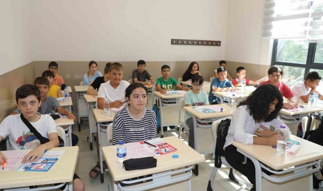 Manisa'da Gençlik Merkezi'nin İngilizce kurslarına yoğun ilgi