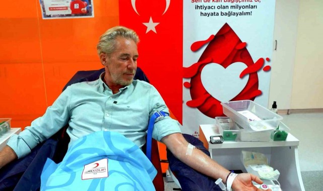 Ünlü oyunculardan Kızılay'ın kan bağışı kampanyasına destek sürüyor