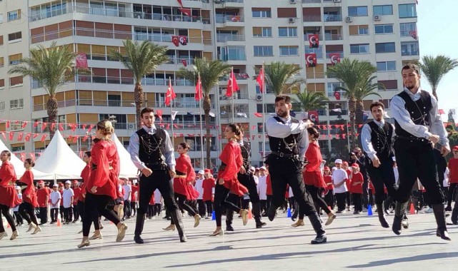 29 Ekim Cumhuriyet Bayramı İzmir'de coşkuyla kutlandı