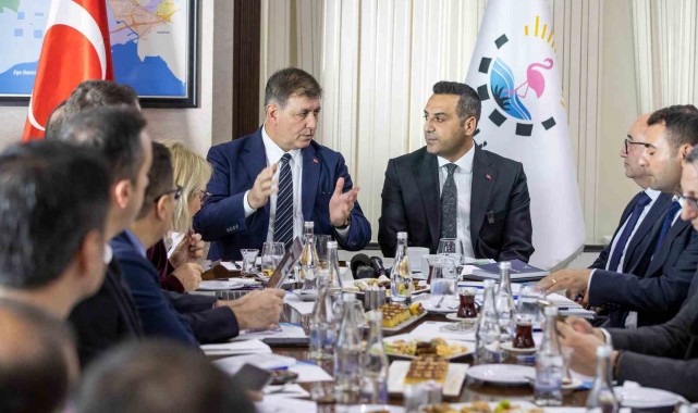 Başkan Tugay'dan ilçe belediyelerine destek mesajı