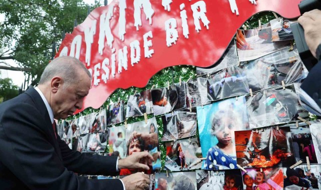 Cumhurbaşkanı Erdoğan "Soykırımın Gölgesinde Geçen Bir Yıl" sergisini gezdi