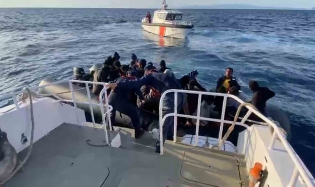 İzmir açıklarında can pazarı! 9'u çocuk 36 göçmen yakalandı..