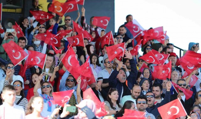 İzmir Cumhuriyetin 101. yılında Atatürk Stadı'nda buluştu