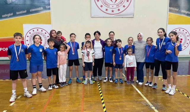 Manisalı badmintonculardan 8 madalya