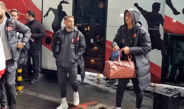 A Milli Futbol Takımı, Kayseri'ye gitti