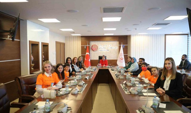 Aile ve Sosyal Hizmetler Bakanı Göktaş, tedavi sonrası kanseri yenen çocuklarla bir araya geldi