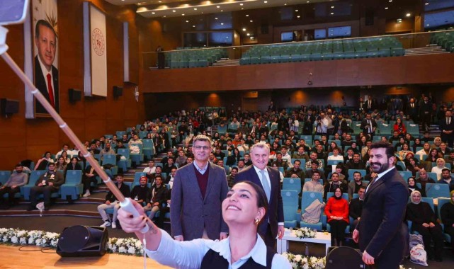 Bakan Bak: "Yusuf Dikeç'in pozu tüm olimpiyatlarda ve hala bir fenomen"