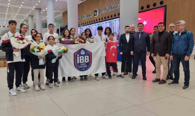 Bosna Hersek'te şampiyon olan Tekvando Milli Takımı yurda döndü